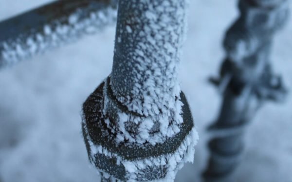 Preventing and Thawing Frozen Pipes