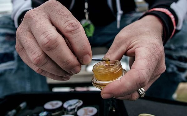 How to Smoke Wax Without a Rig