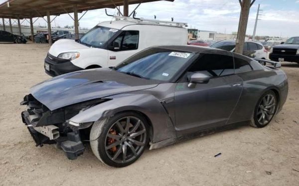 Damaged Nissan GT-R