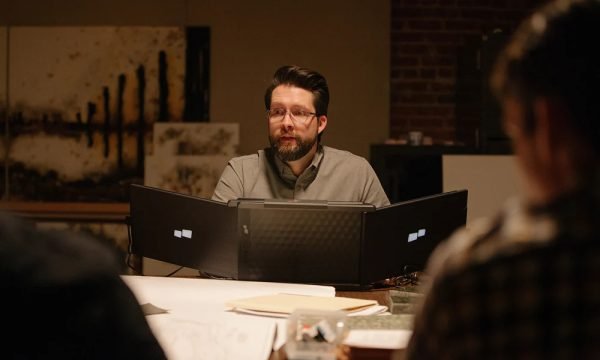 Revolutionizing Airports Worldwide With Triple Screen Laptops 2