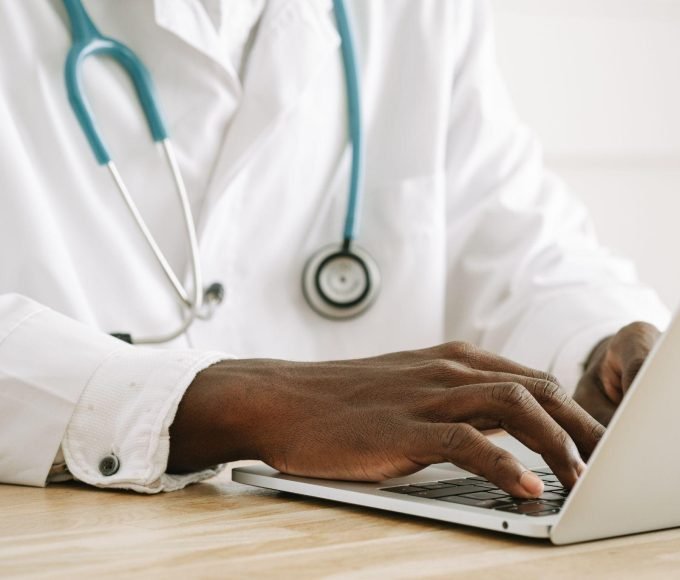 How Does a Clinic Management Software Streamline Administrative Tasks