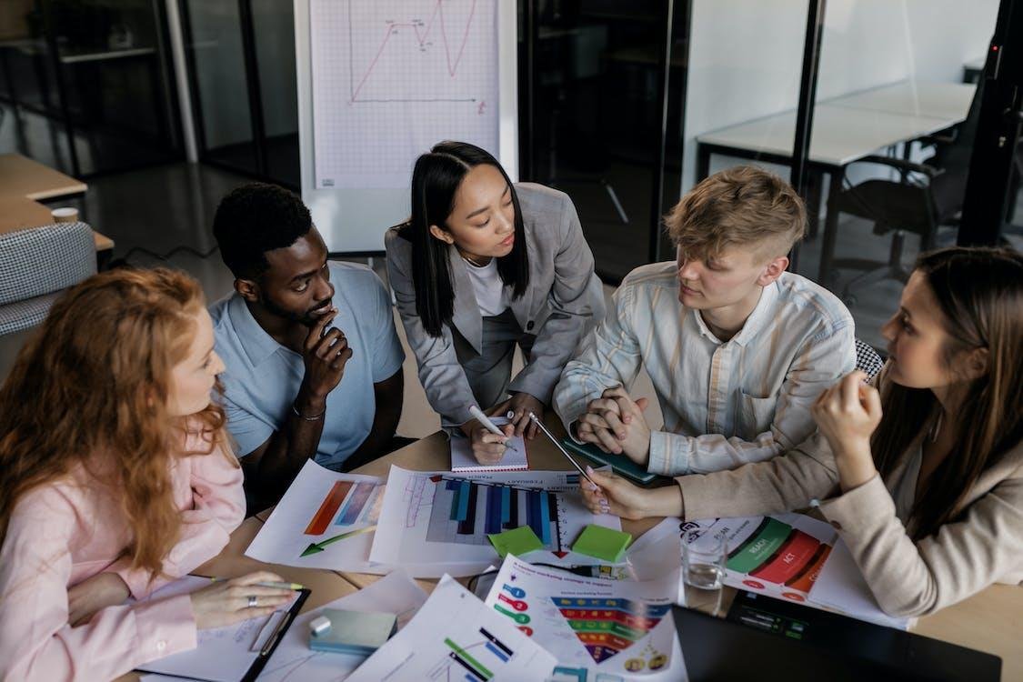 Top 6 Ways to Incorporate Social Media into Your Business Marketing Strategy