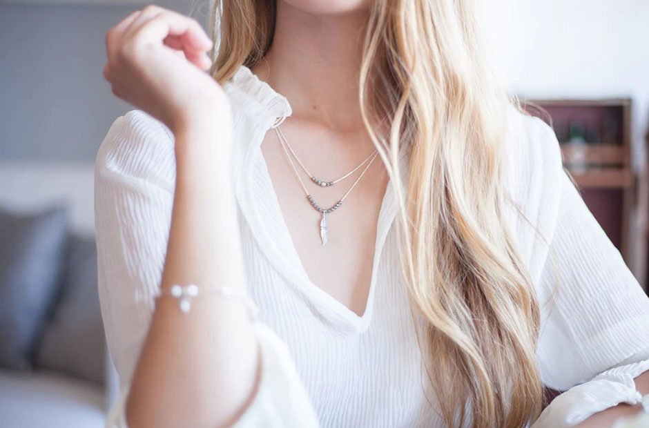 match jewellery with summer outfits