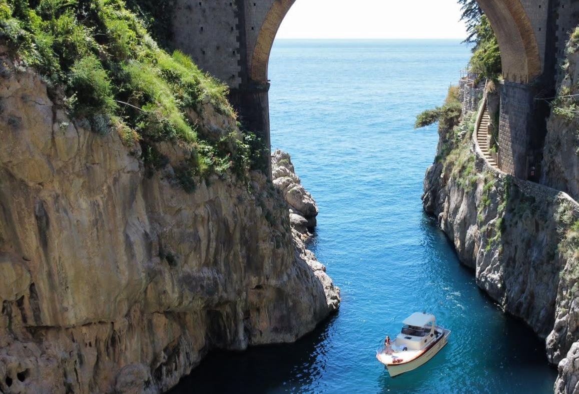 Boat Tour Along the Amalfi Coast