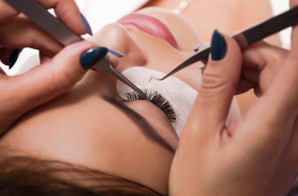 Mastering the Art of Professional Eyelash Extensions