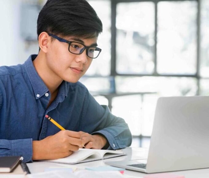 How Does an Online Degree Look on a Resume