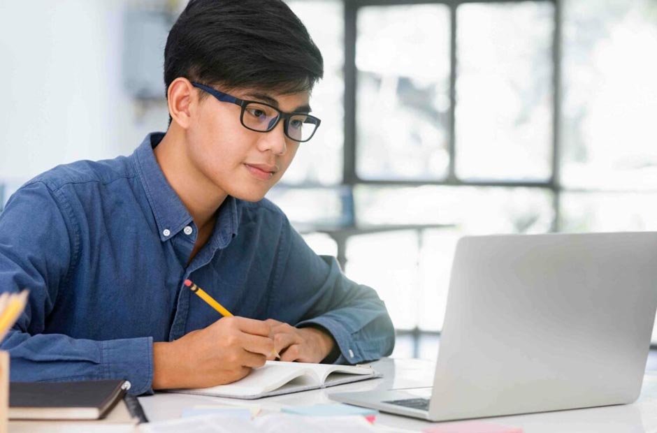 How Does an Online Degree Look on a Resume