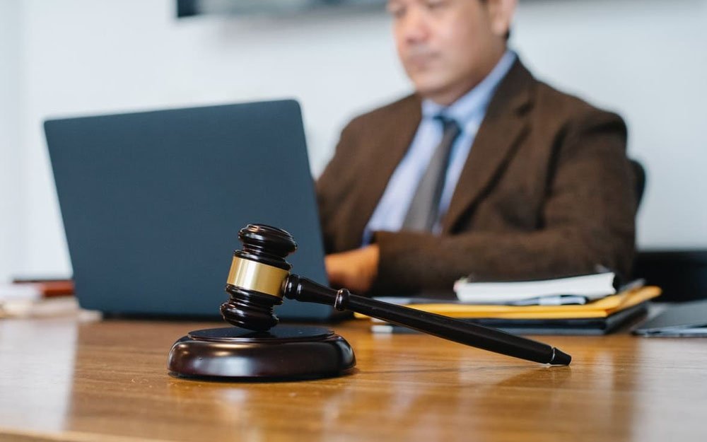 the Right Business Lawyer