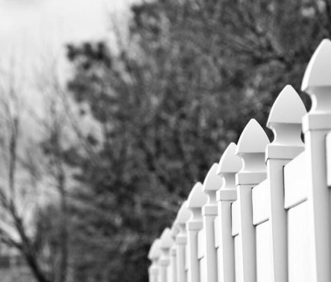 Creating a Modern Look with Minimalist Fence Designs