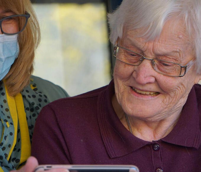 How To Support a Loved One With Alzheimer's 1
