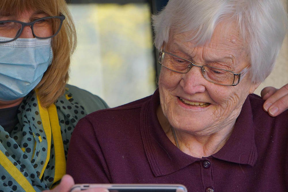 How To Support a Loved One With Alzheimer's 1