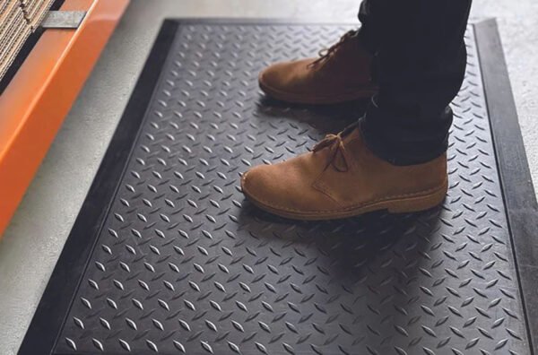 anti-fatigue mat can increase production and improve the health of office employees