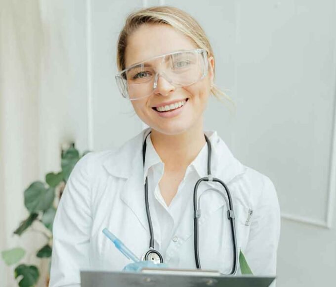 Why-It's-Important-For-Women-To-Visit-A-Gynecologist-(1)