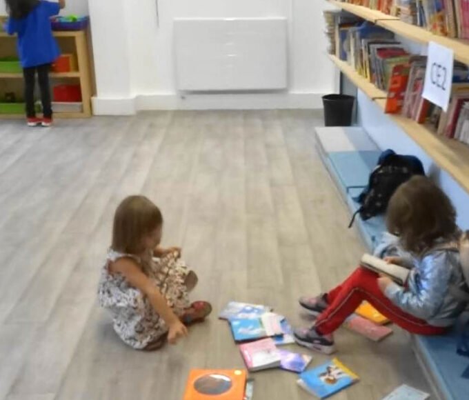 Evaluating Play-Based Primary Education Options for Expat Families